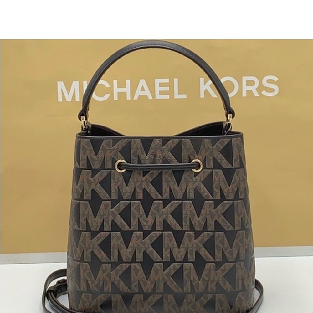 Michael Kors Suri Medium Bucket
Messenger Brown/Black Signature Color